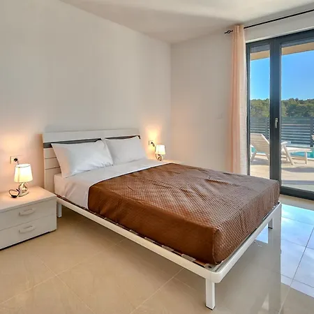 Pure Apartment *