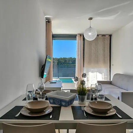 Pure Apartment *